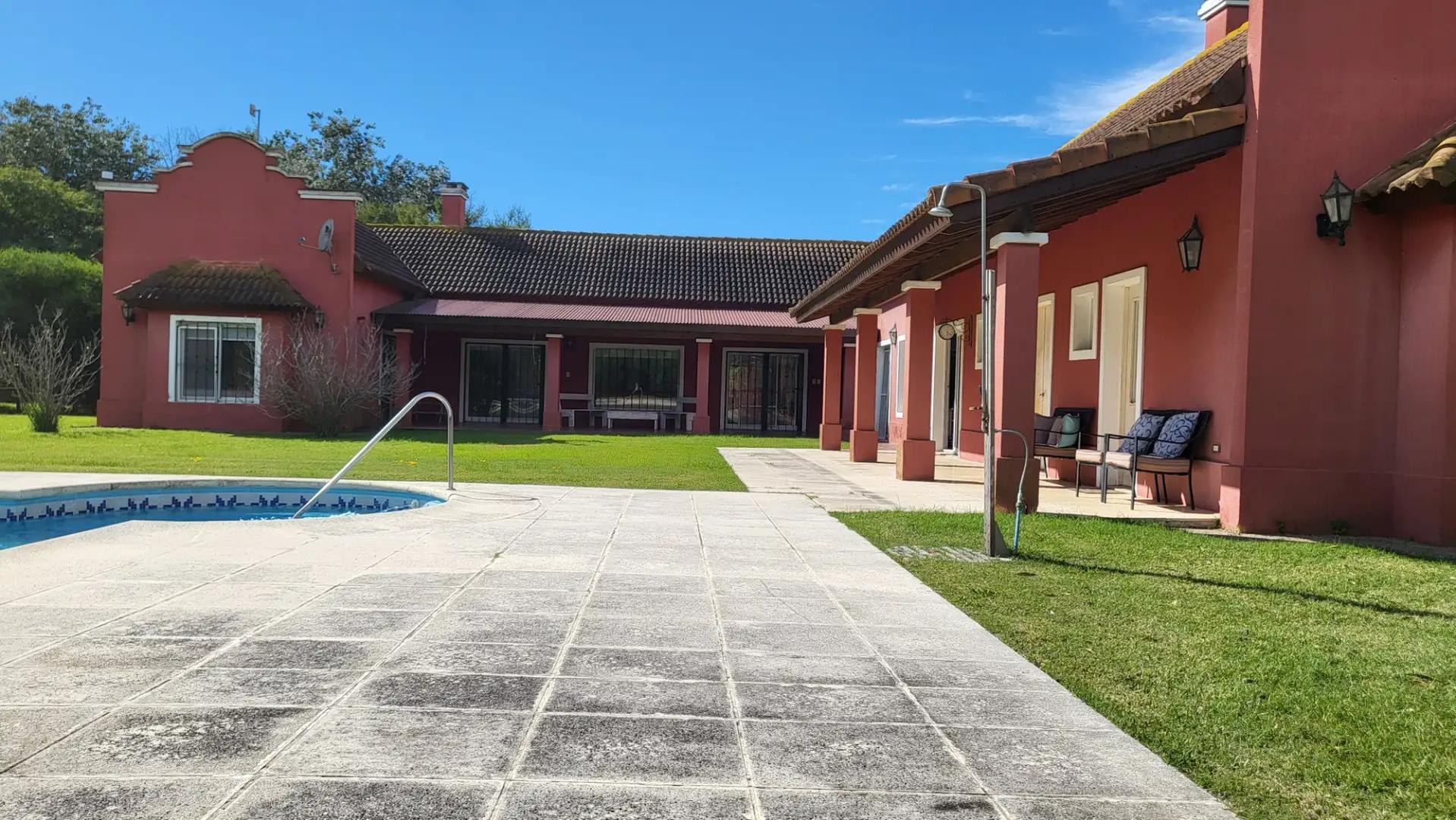 Casa 6 ambientes con 5 baños