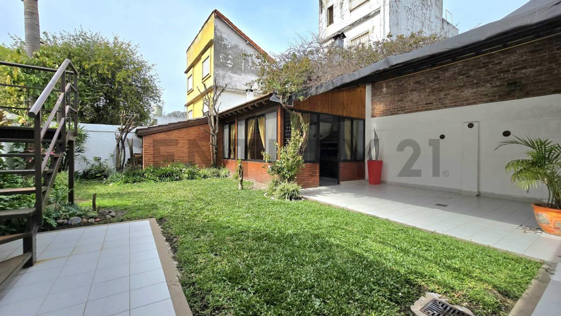 Venta Casa en Villa Maipu con  quincho y jardin