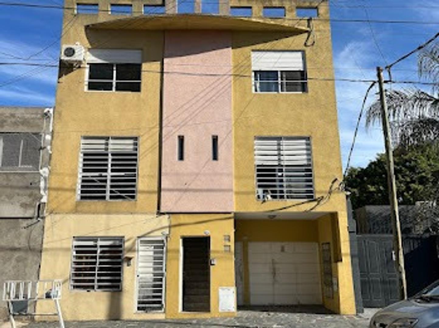 SAN MARTIN EN VENTA DUPLEX DE 4 AMB 1 PISO AL FRENTE