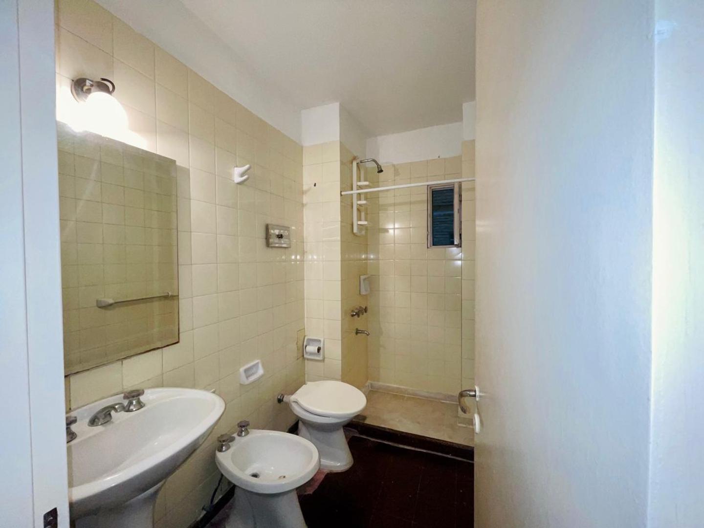 JUAN MANUEL DE ROSAS 929 4º B