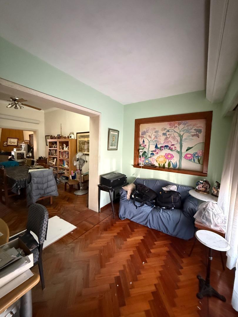Venta - Casa 5 Ambientes en Bernal Centro