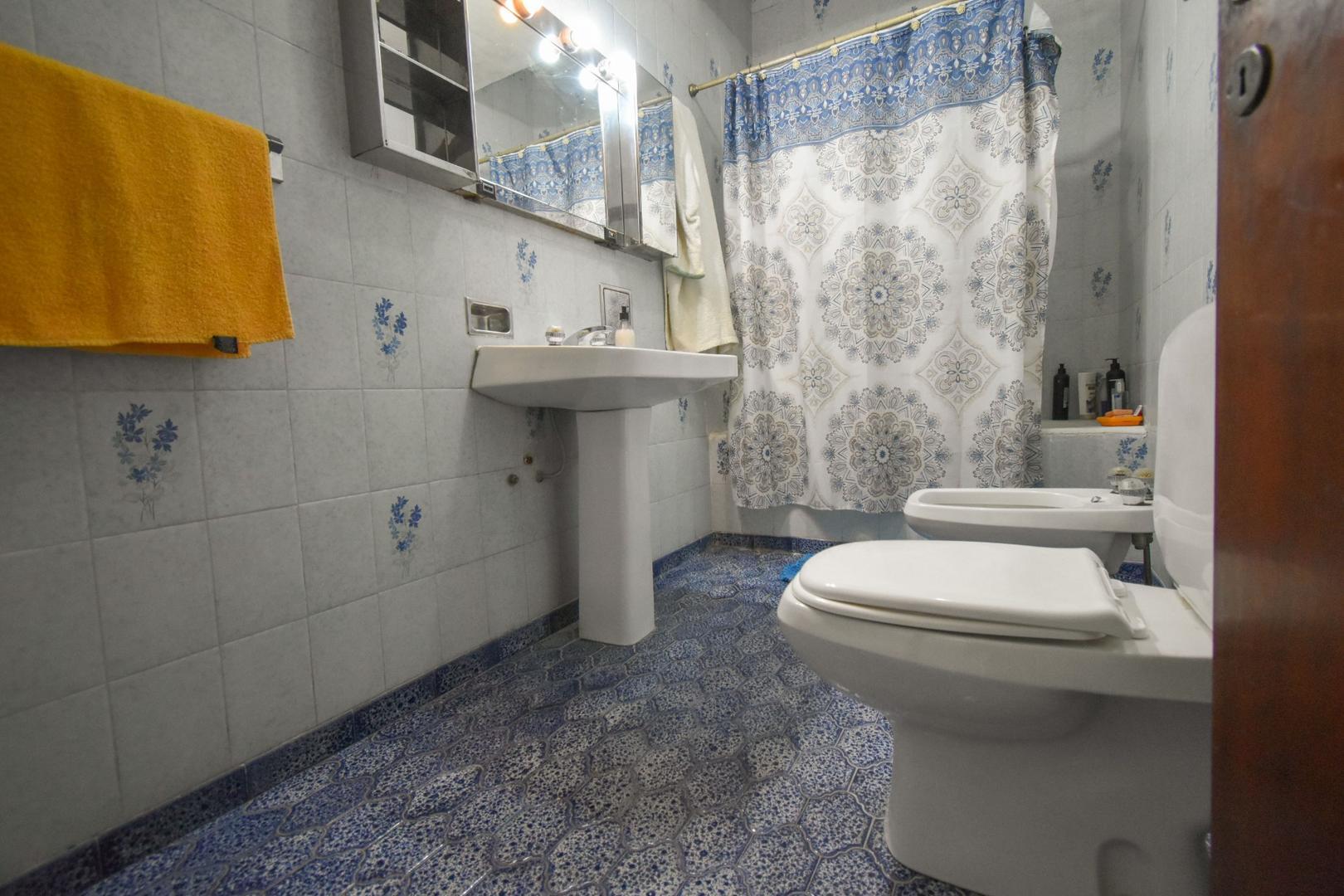 Casa PH 4 ambientes venta Lanus