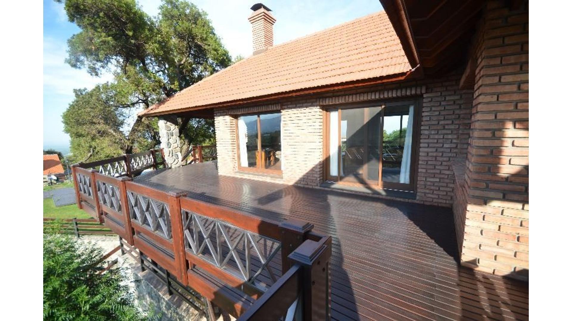 Casa en Venta con 2 cocheras