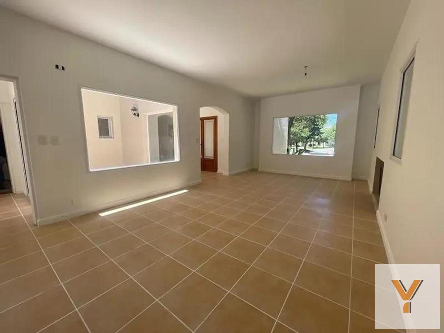 Casa 7 ambientes con 4 baños