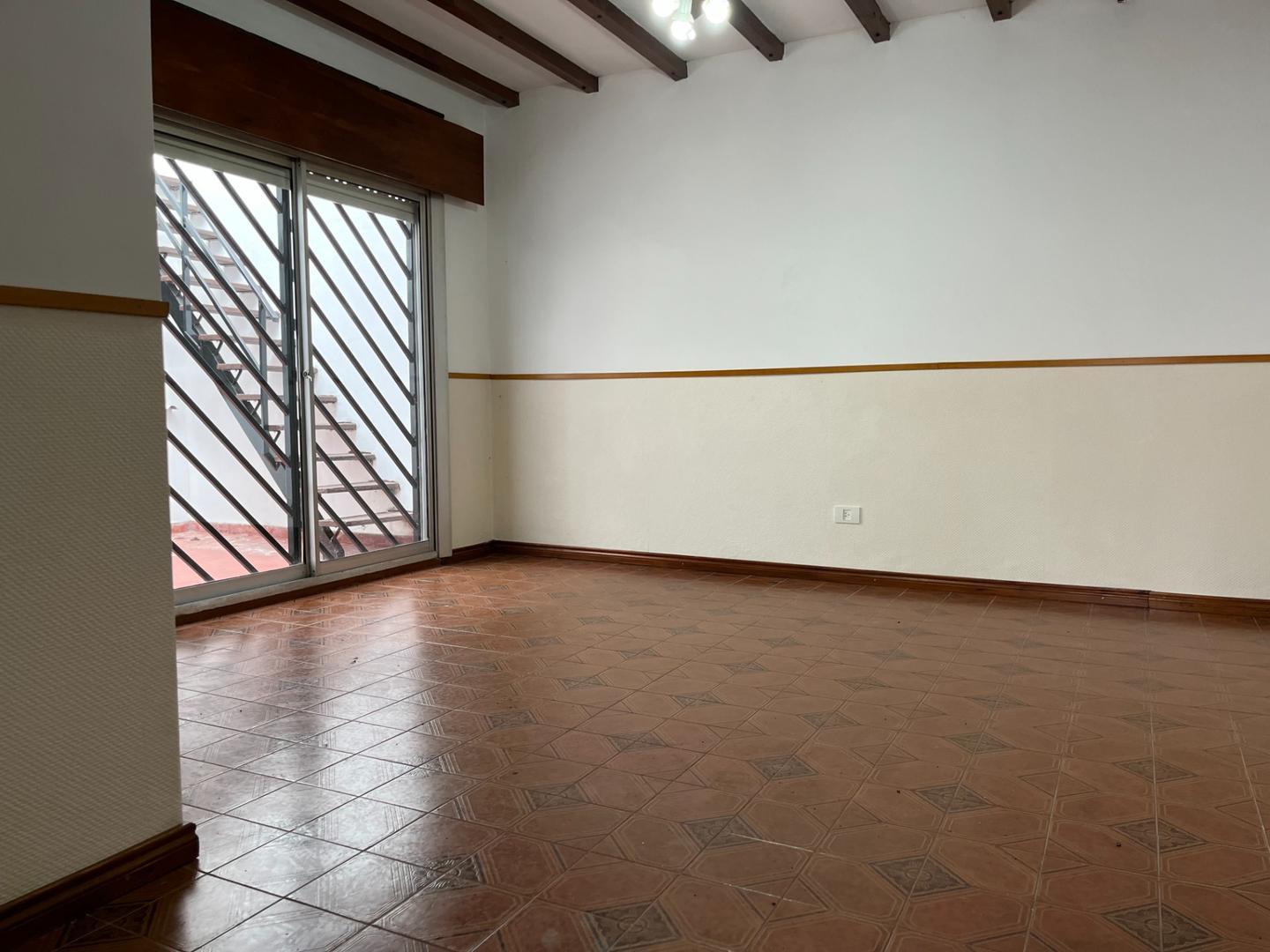 Ph de 2 amb en PB al fondo con patio