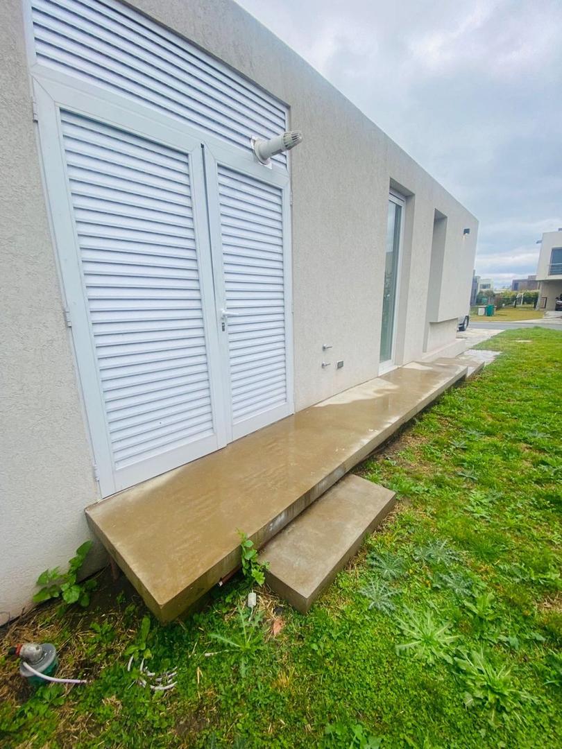 VENTA CASA BARRIO HARAS SANTA MARIA PERMUTA