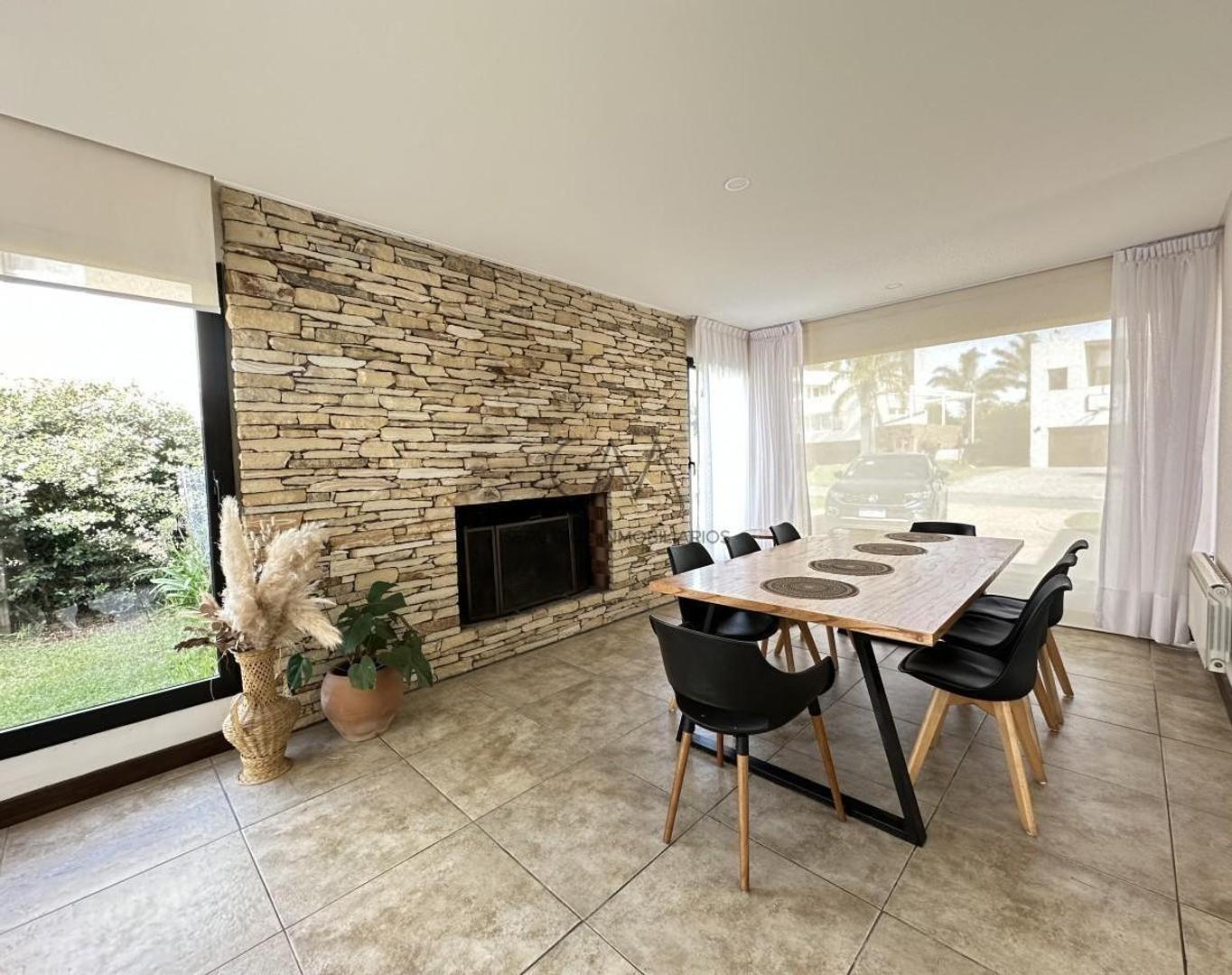 Casa 4 ambientes con 3 baños