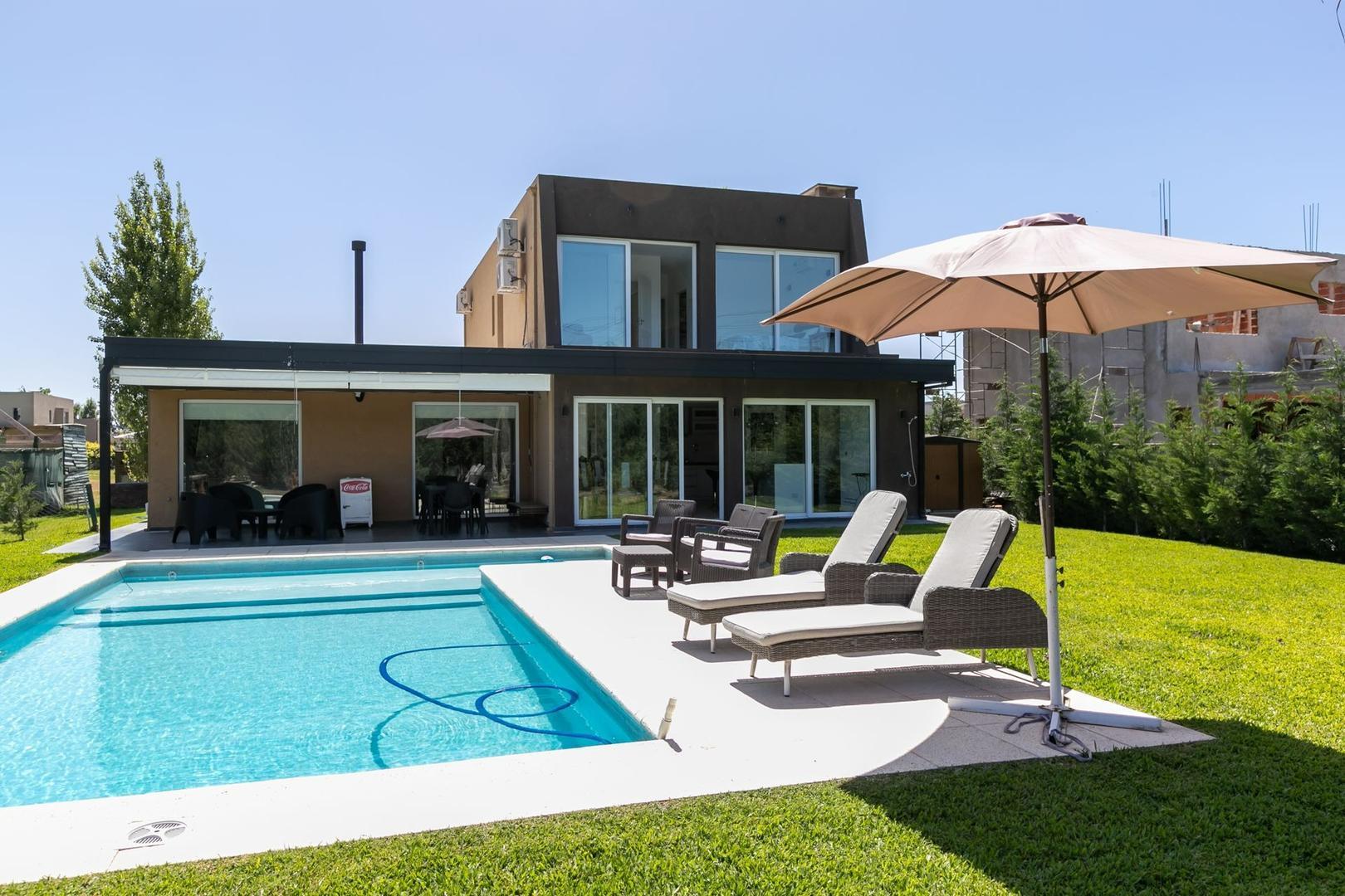 Sensacional casa 4 Amb. en Canning - Barrio El Rebenque