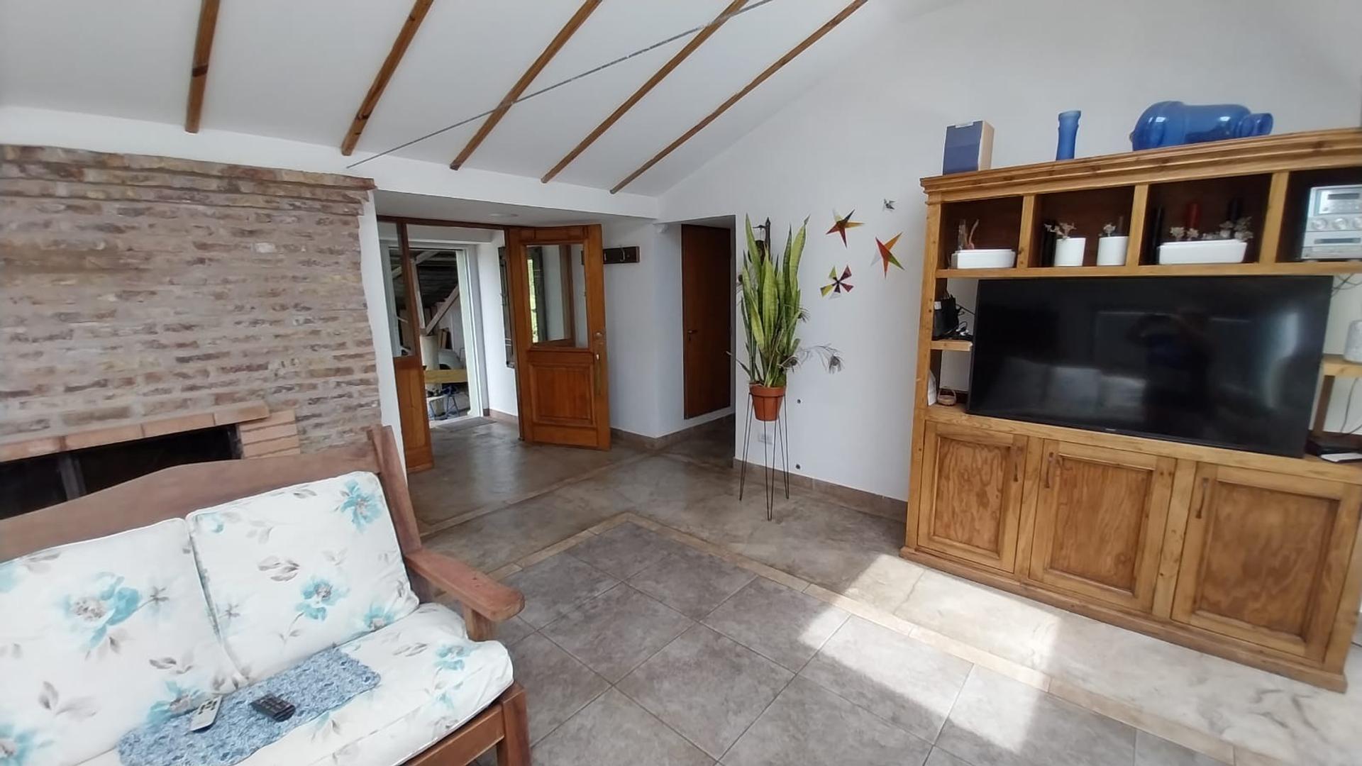 Casa 5 ambientes con 3 baños