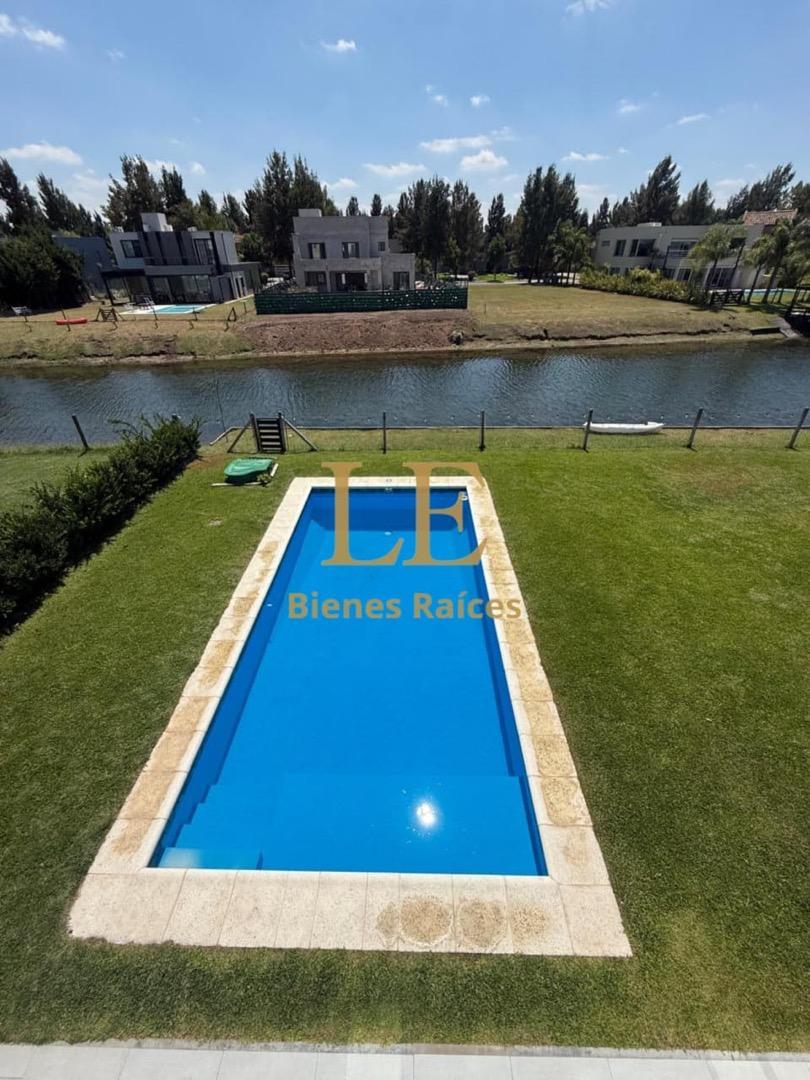 Casa 4 ambientes con 3 baños