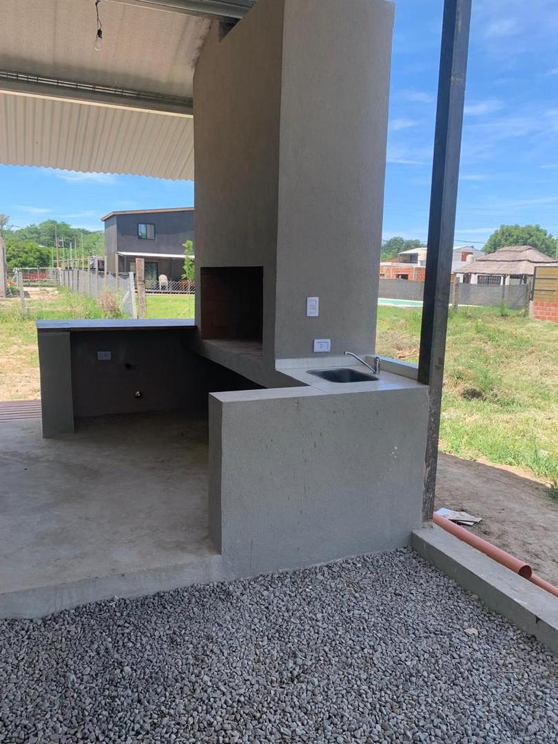 Casa 4 ambientes con 2 baños