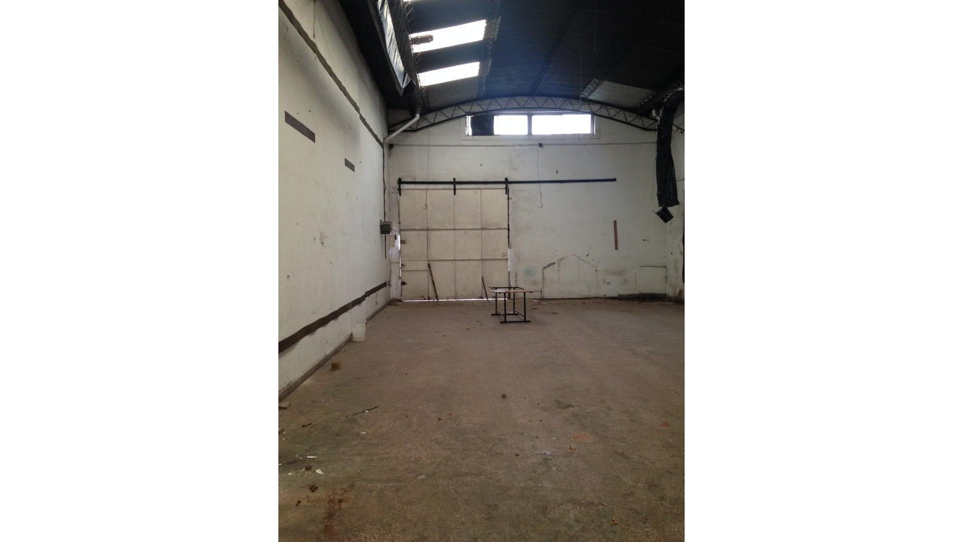 GALPÓN TINGLADO EN FLORES ZONIFICACIÓN E 3 FOT 3