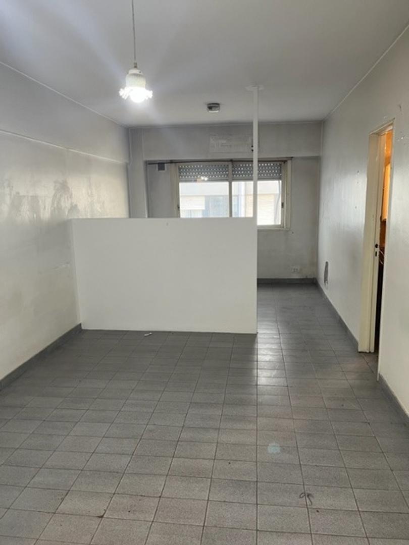 Hipólito Yrigoyen 1310 , Piso 7