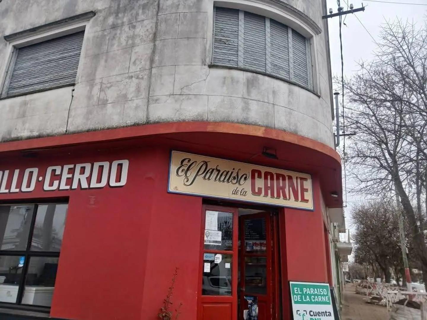 CASA EN VENTA CON LOCAL ESQUINA 22 y 40 DOS COCHERAS IDEAL P