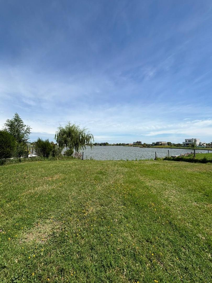Terreno venta a la laguna Barrio San Sebastián Área 7