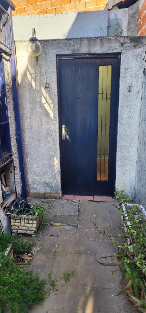 PHALFONDO DE 2 AMBIENTES CON PATIO A 6 CUADRAS EST. MERLO