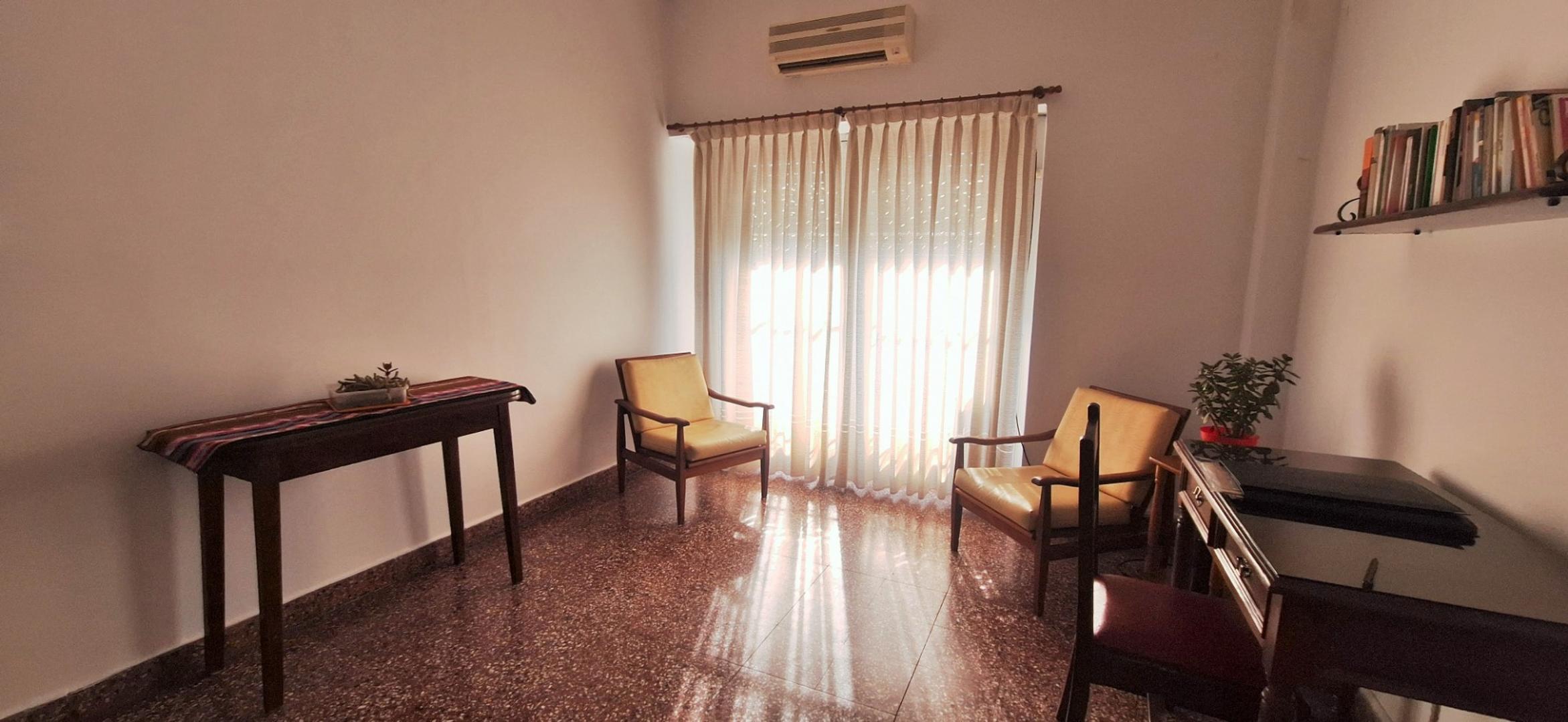 VENTA DE MUY LINDA VIVIENDA * MUY BUEN BARRIO * 3 AMB