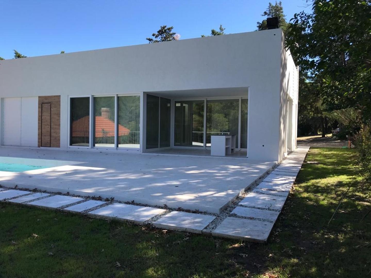 Casa en Alquiler Temporal con 2 cocheras