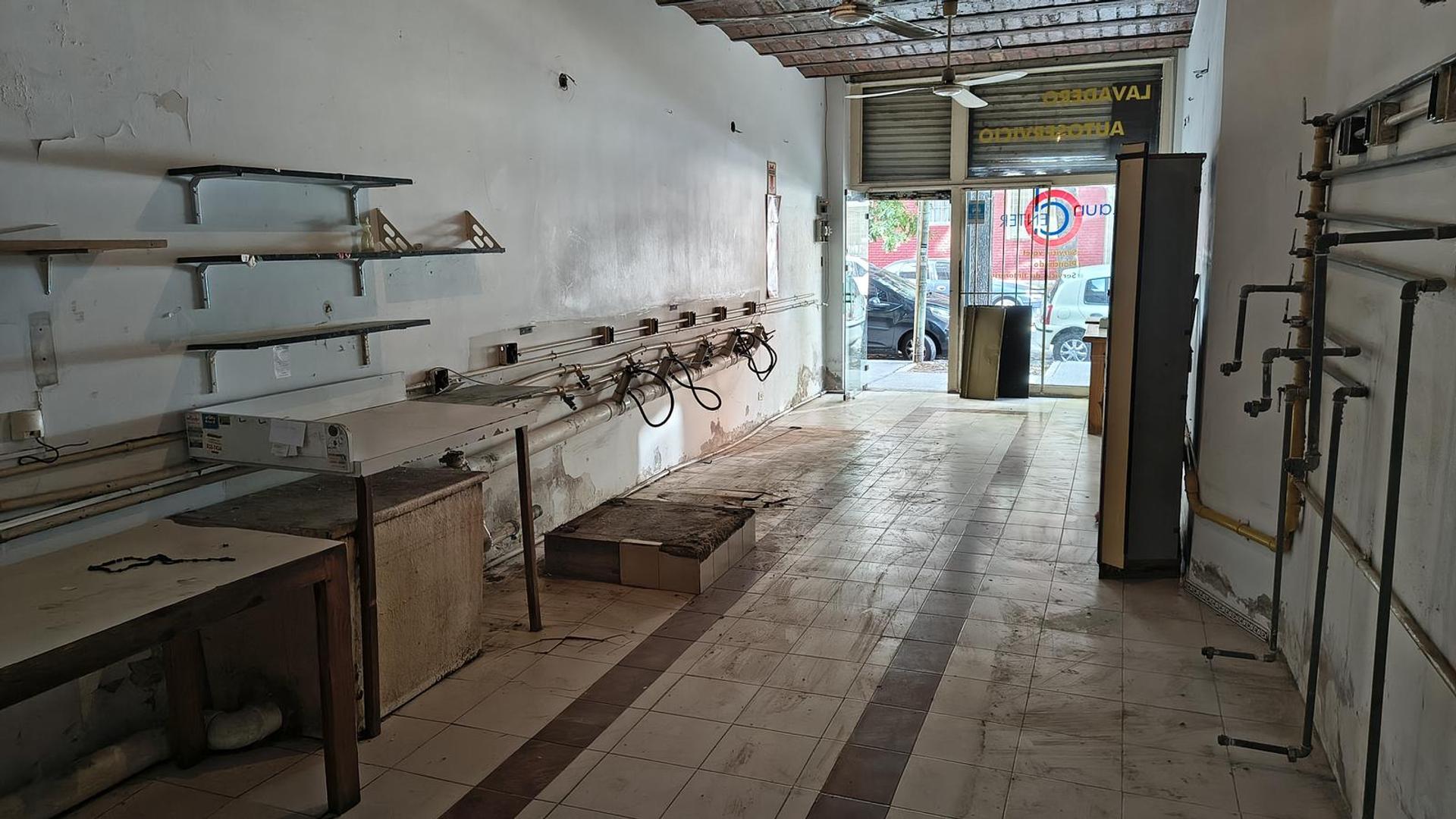 SIN EXPENSAS  Local de 2 plantas en Belgrano "R"