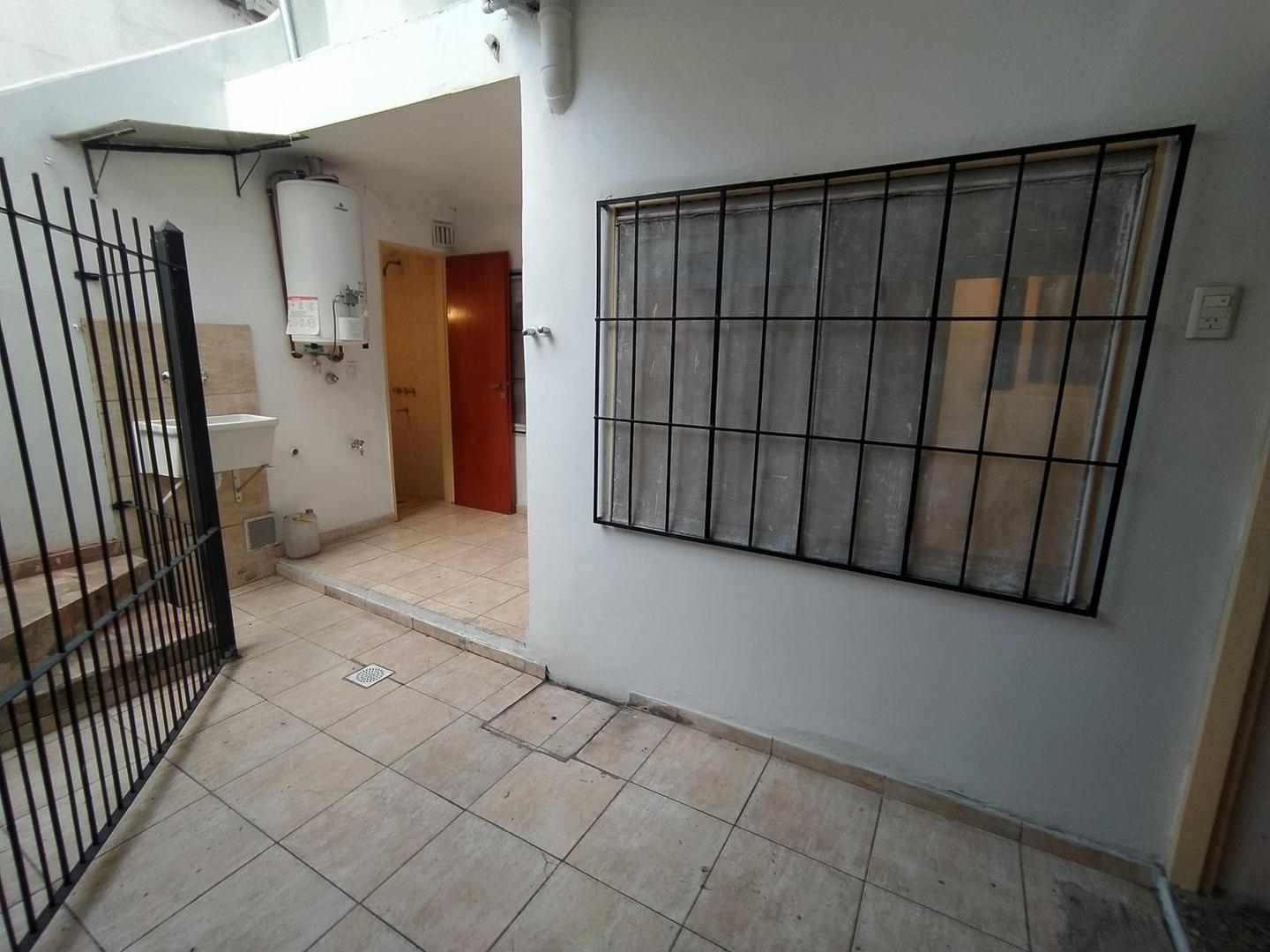 Depto Tipo Casa en Alquiler de 4 ambientes