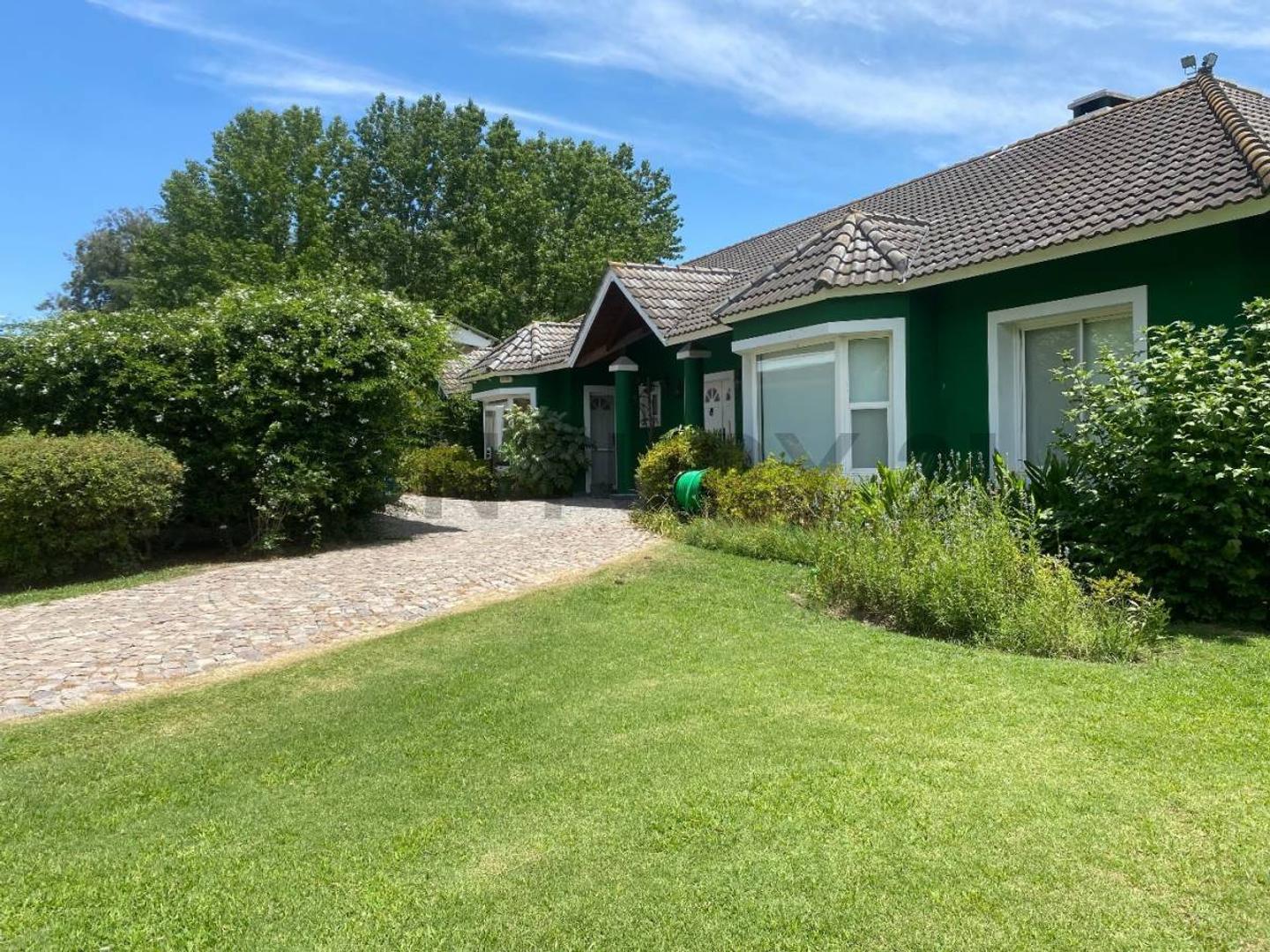 Casa en Venta con 5 cocheras