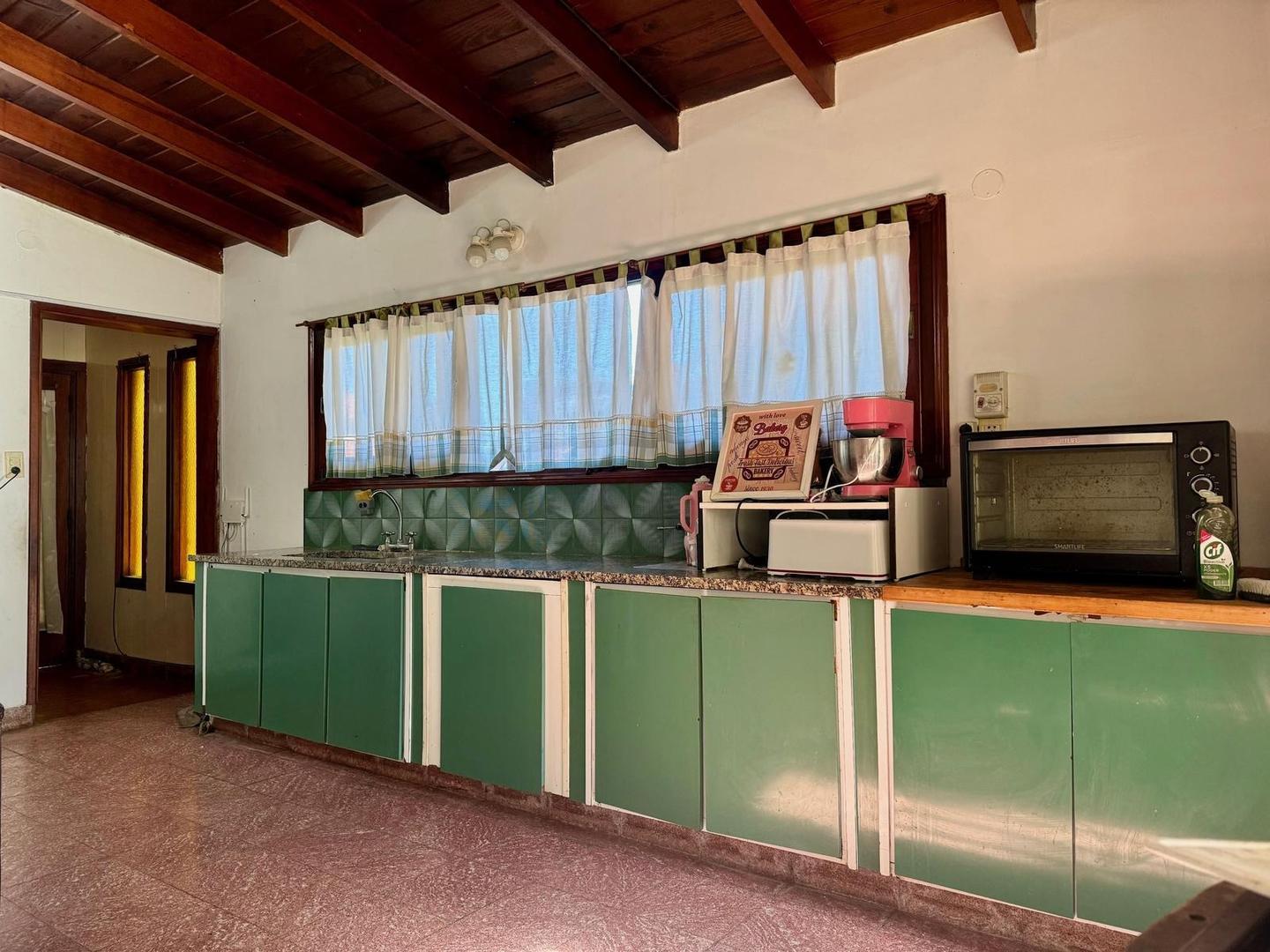 CASA EN VENTA 2 AMBIENTES CON PATIO Y GARAGE DIVINO ROSTRO