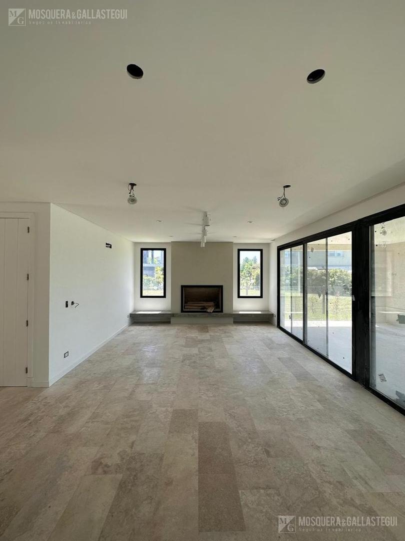 Casa 6 ambientes con 3 baños