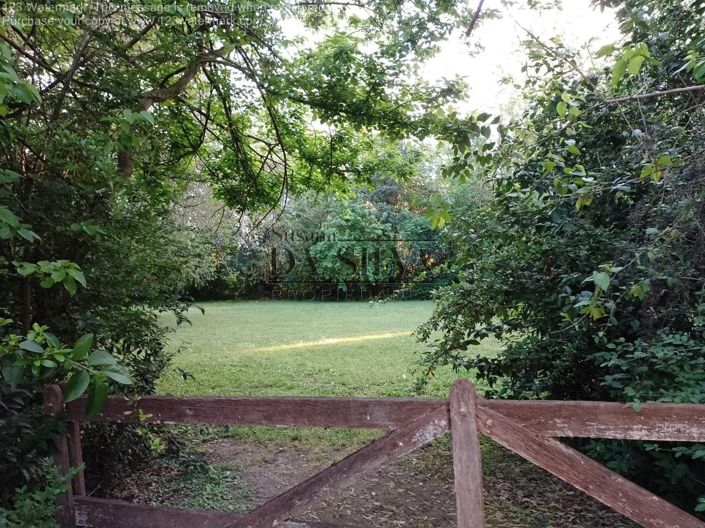 Lote con Cerco y Vegetación en Club de Campo EL MORO