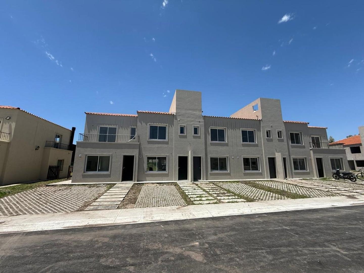 VENTA DUPLEX A ESTRENAR 3 DORM-PARRILA LA ANGELICA