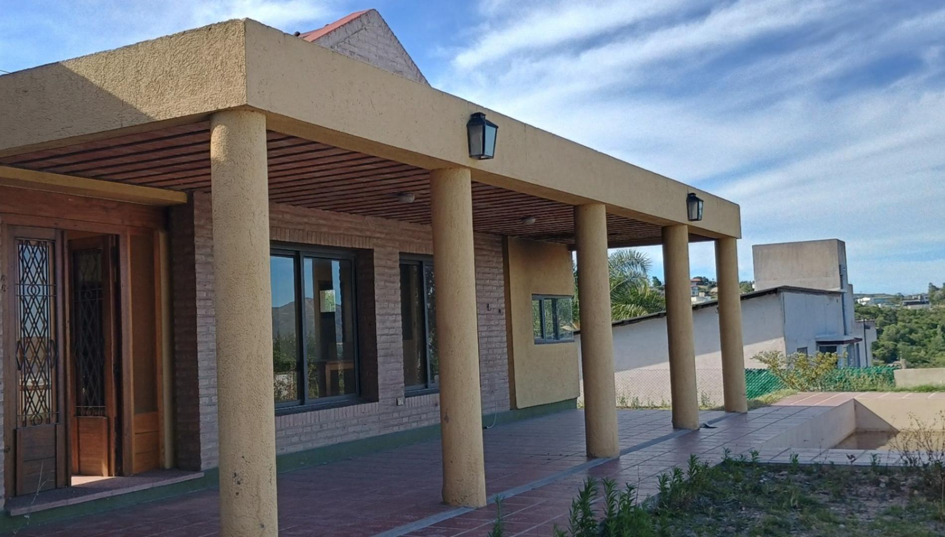 Casa en Venta con 2 cocheras