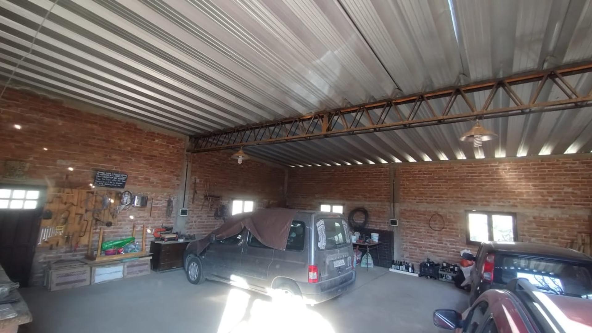 Casa de campo, casa de huespedes, galpón cochera en 3,85 Has