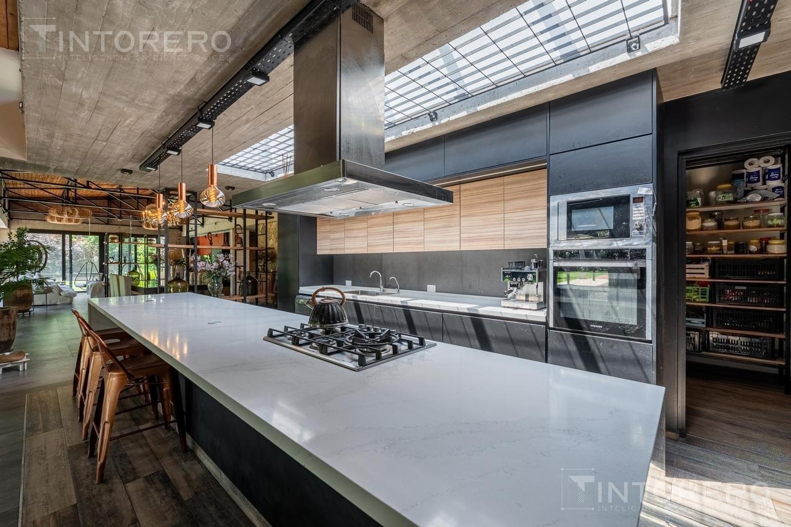 Casa en Venta en Barrio Parque Leloir, USD 1.195.000