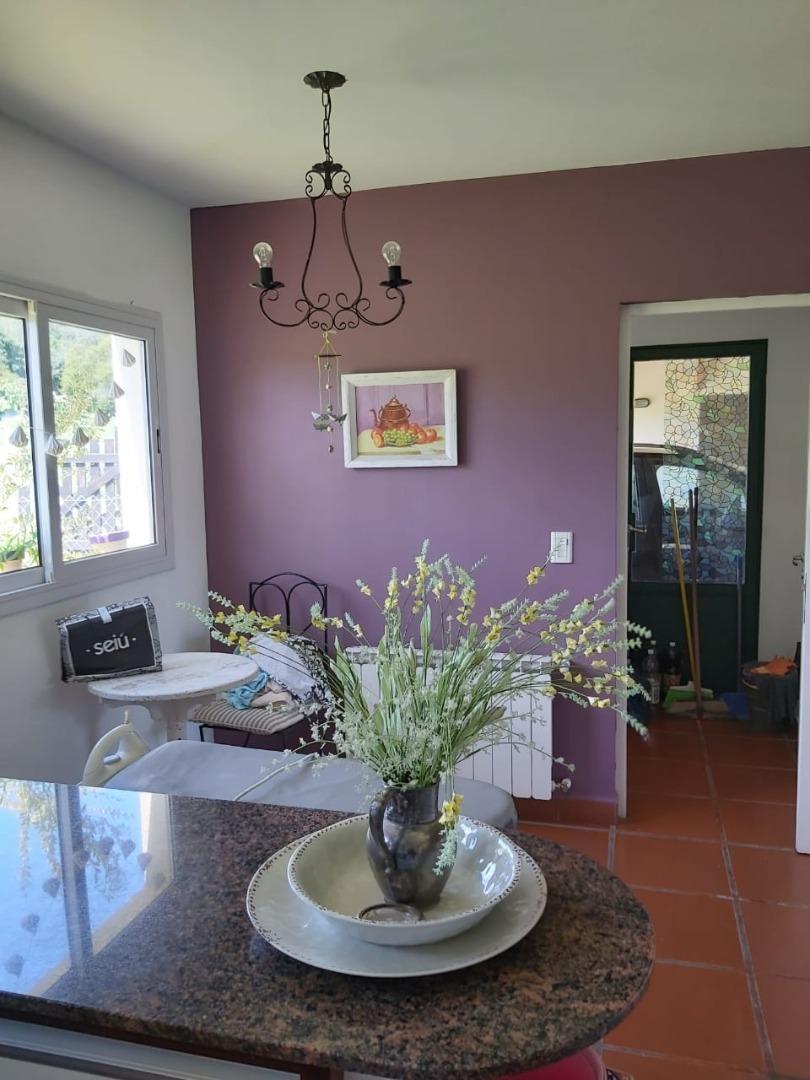 Casa 4 ambientes con 2 baños