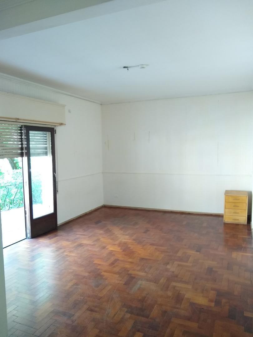 Casa 6 ambientes con 5 baños