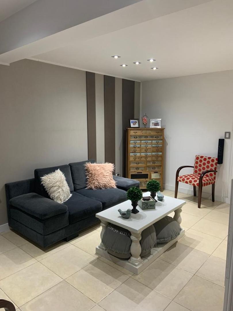 Casa en Venta con 3 cocheras