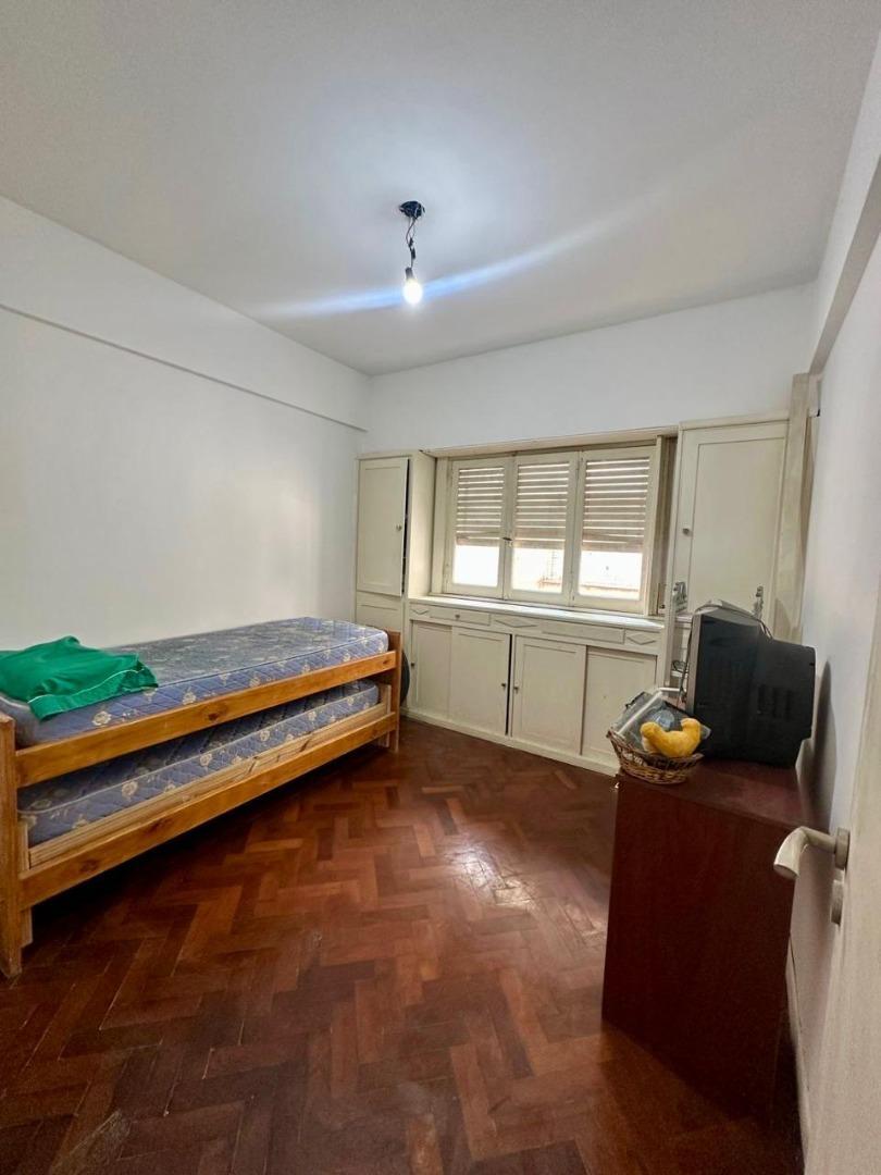 Balcarce 180 , Piso 1