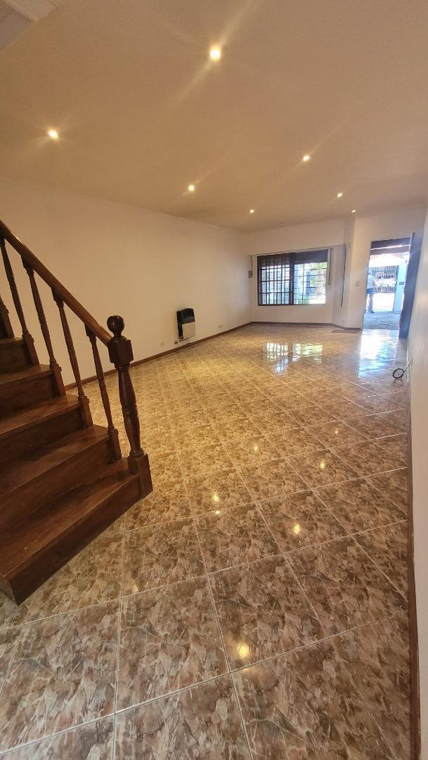 Depto Tipo Casa 4 ambientes con 3 baños