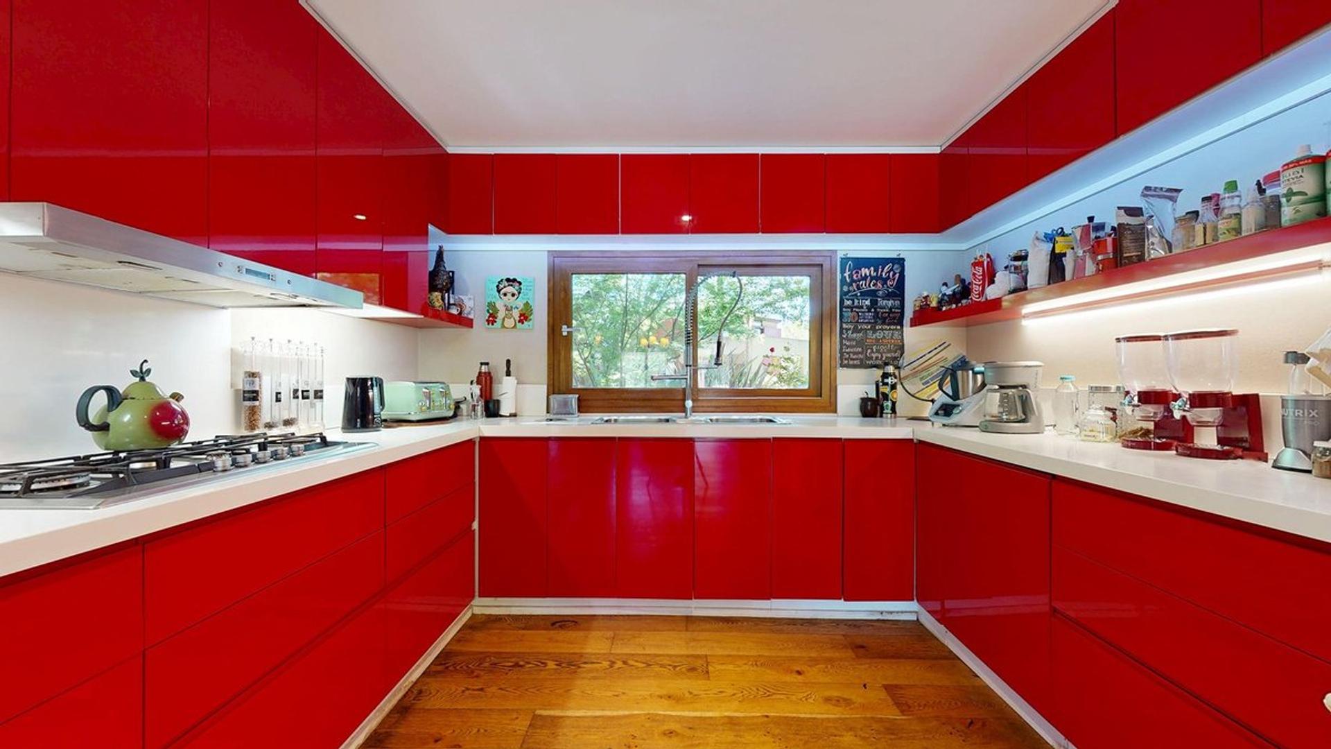 Casa 5 ambientes con 3 baños