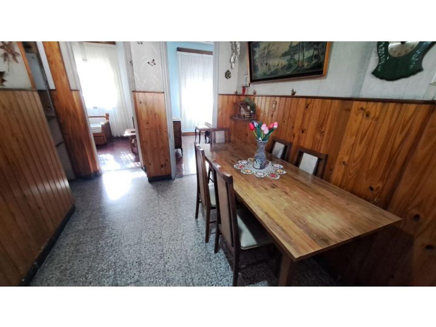 CASA EN LOTE PROPIO DE 8,66X21, EXCELENTE UBICACIÓN Y COMODIDADES, Piedrabuena 4600 - Villa Lug...