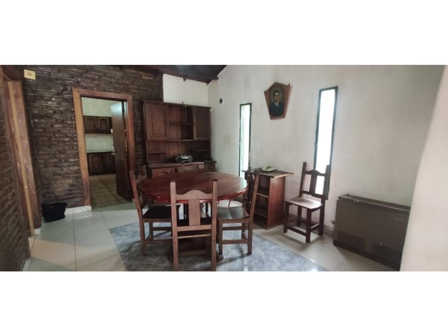 Casa 5 ambientes con 1 baño