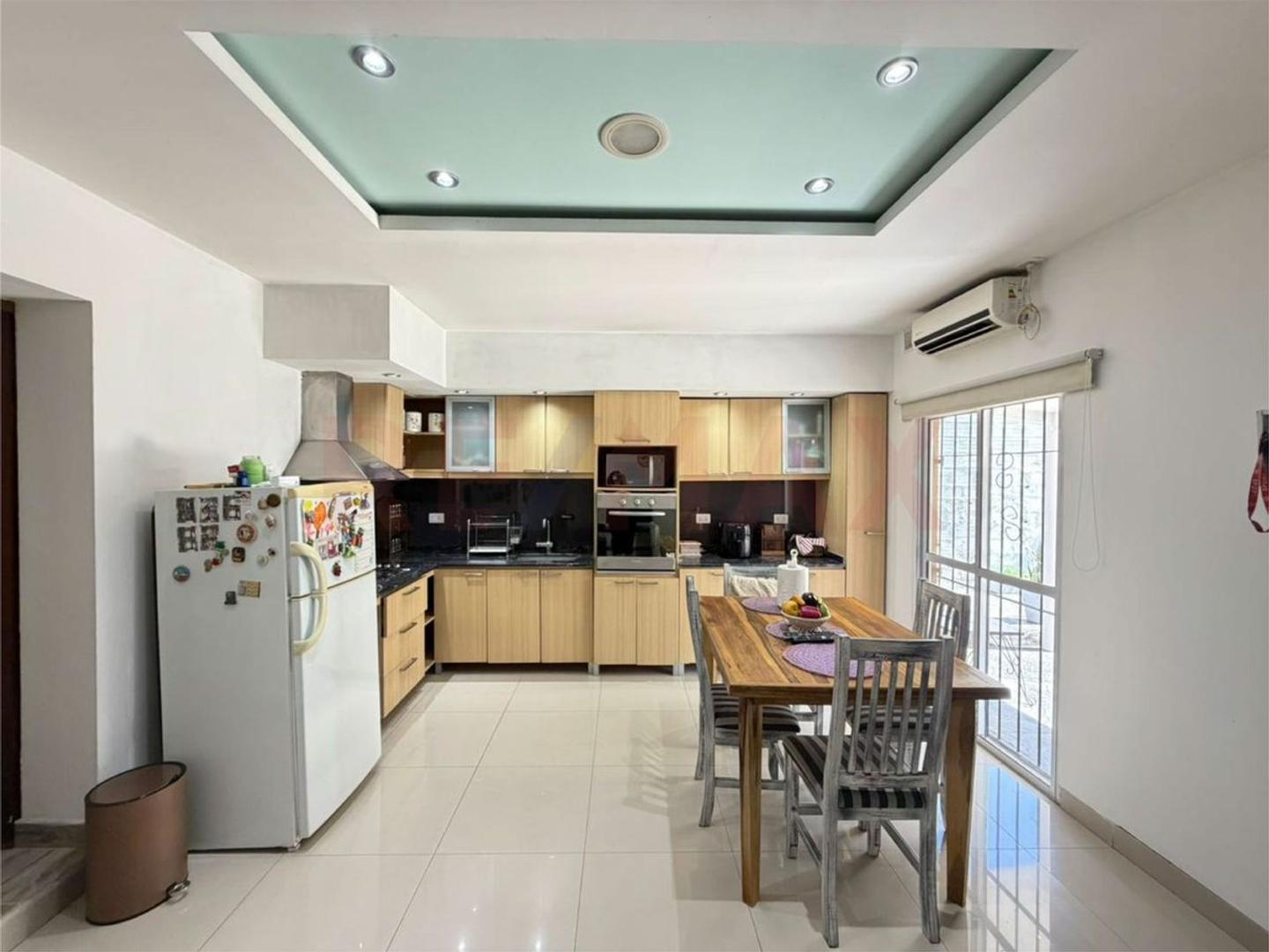 Venta casa jardin, parrilla y cochera Benavidez