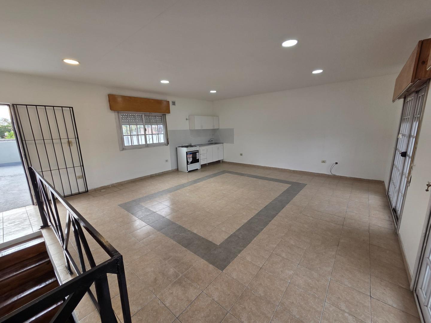 A ESTRENAR! DEPTO T/CASA 2 AMB C/TERRAZA Y BALCON, CLAYPOLE!