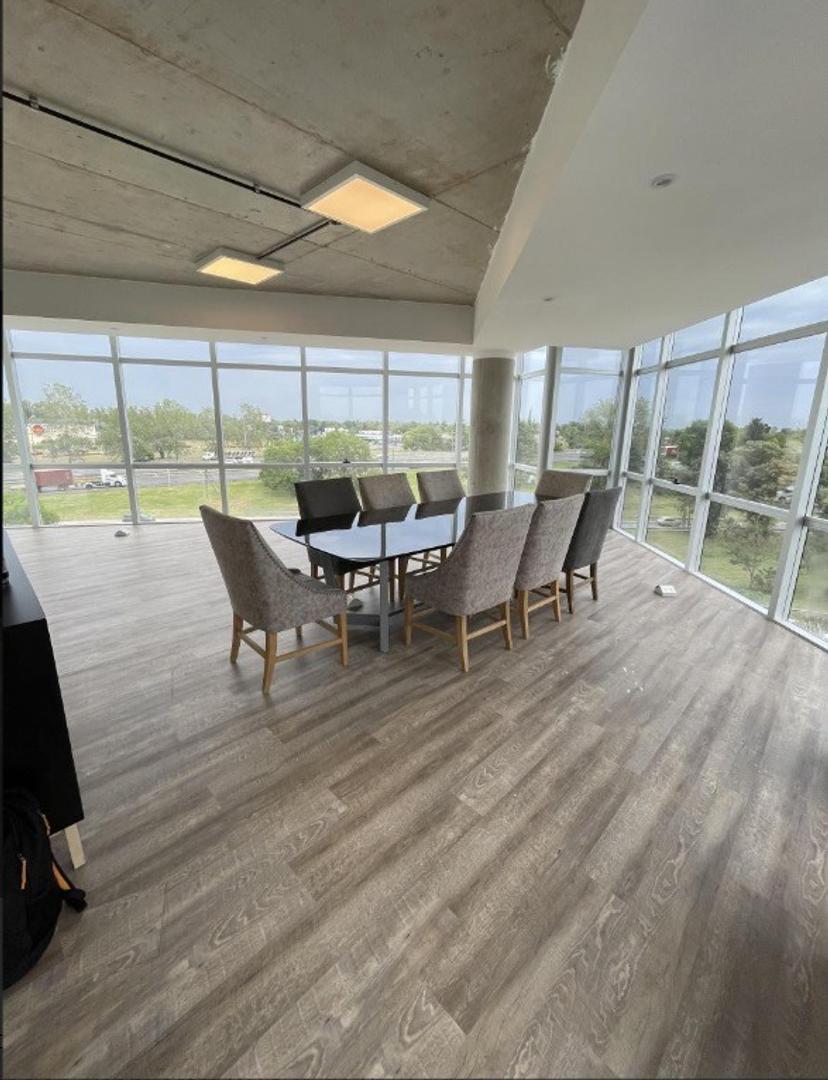 Oficina corporativa de 280 metros ingreso inmediato.