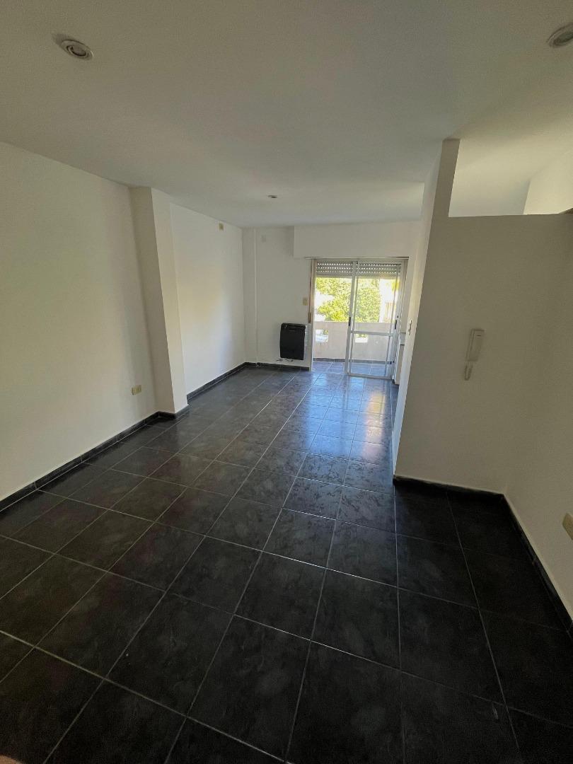 Departamento semi centrico de 2 dormitorios.