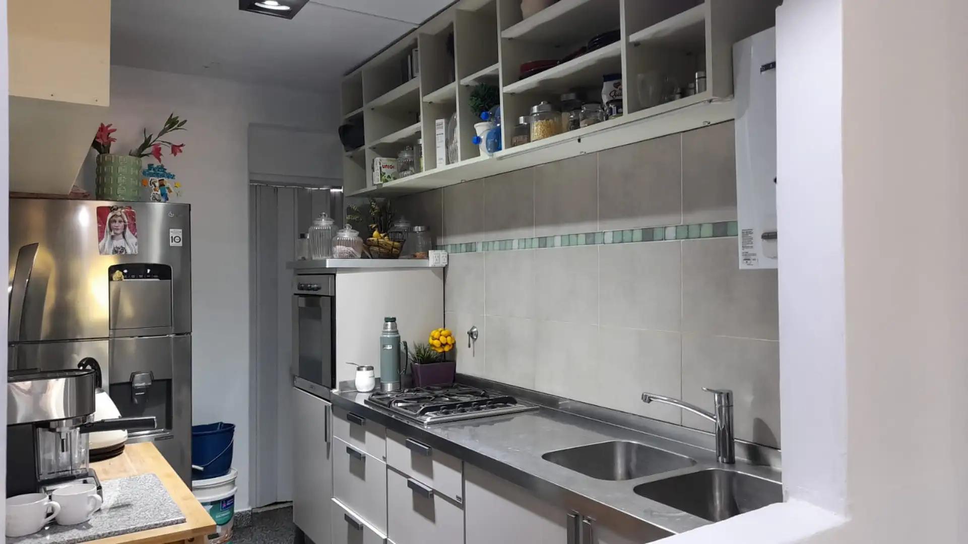 EN VENTA SAN MARTIN DPTO 3 AMBIENTES CON BALCON CORRIDO