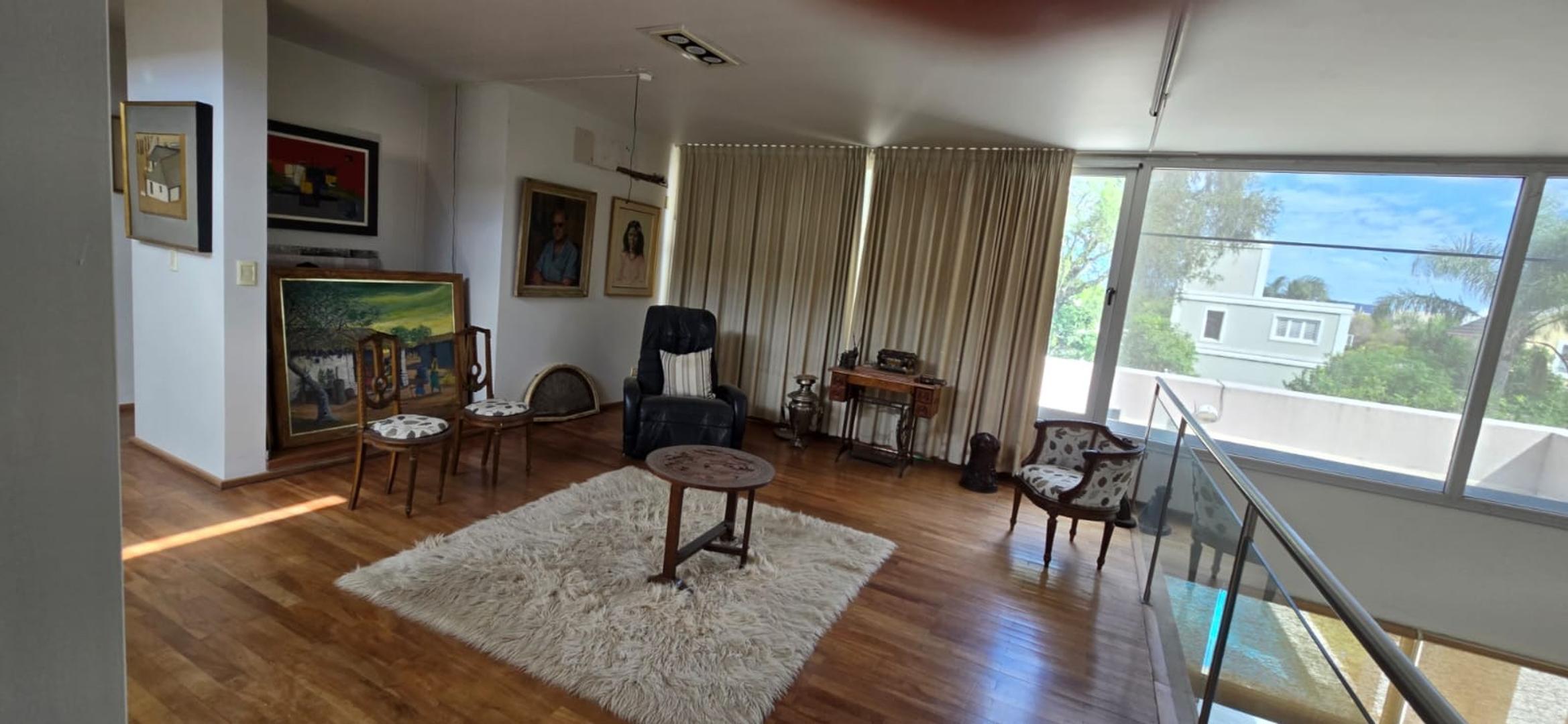 Casa en Venta con 4 cocheras