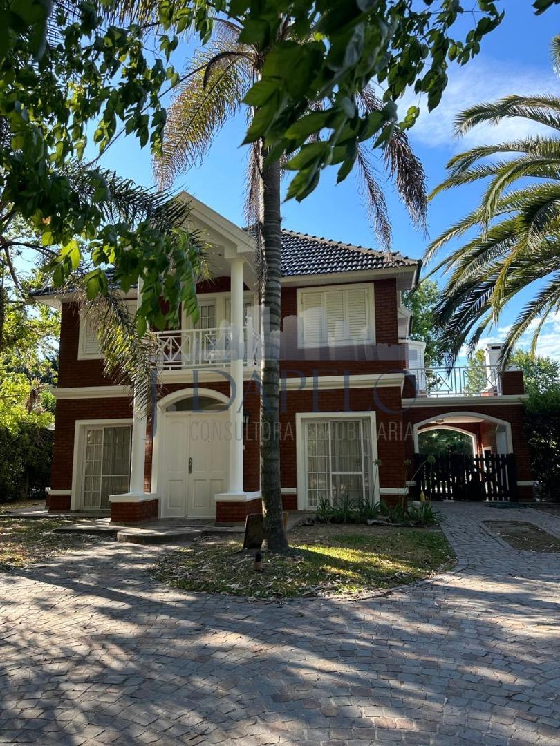 Casa 4 ambientes con 4 baños