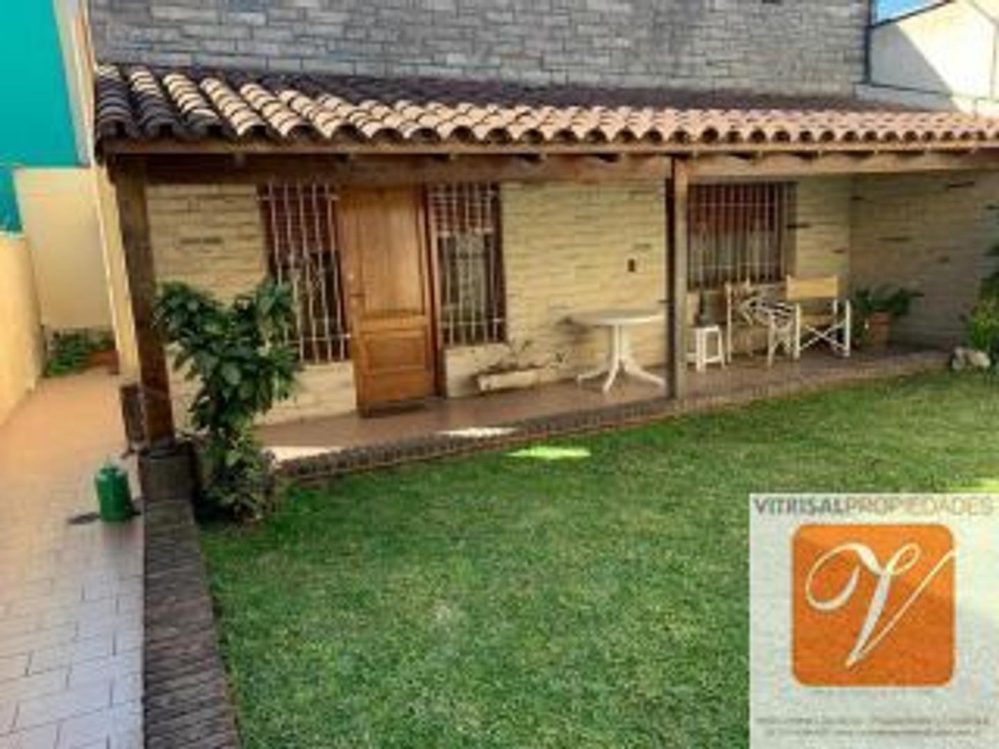 Casa en venta c/ cochera en Villa Ballester