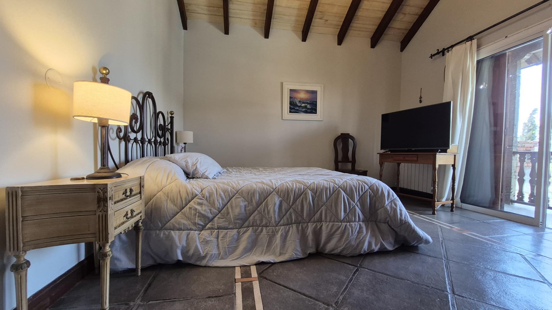 Almirante Espora, Grand Bourg