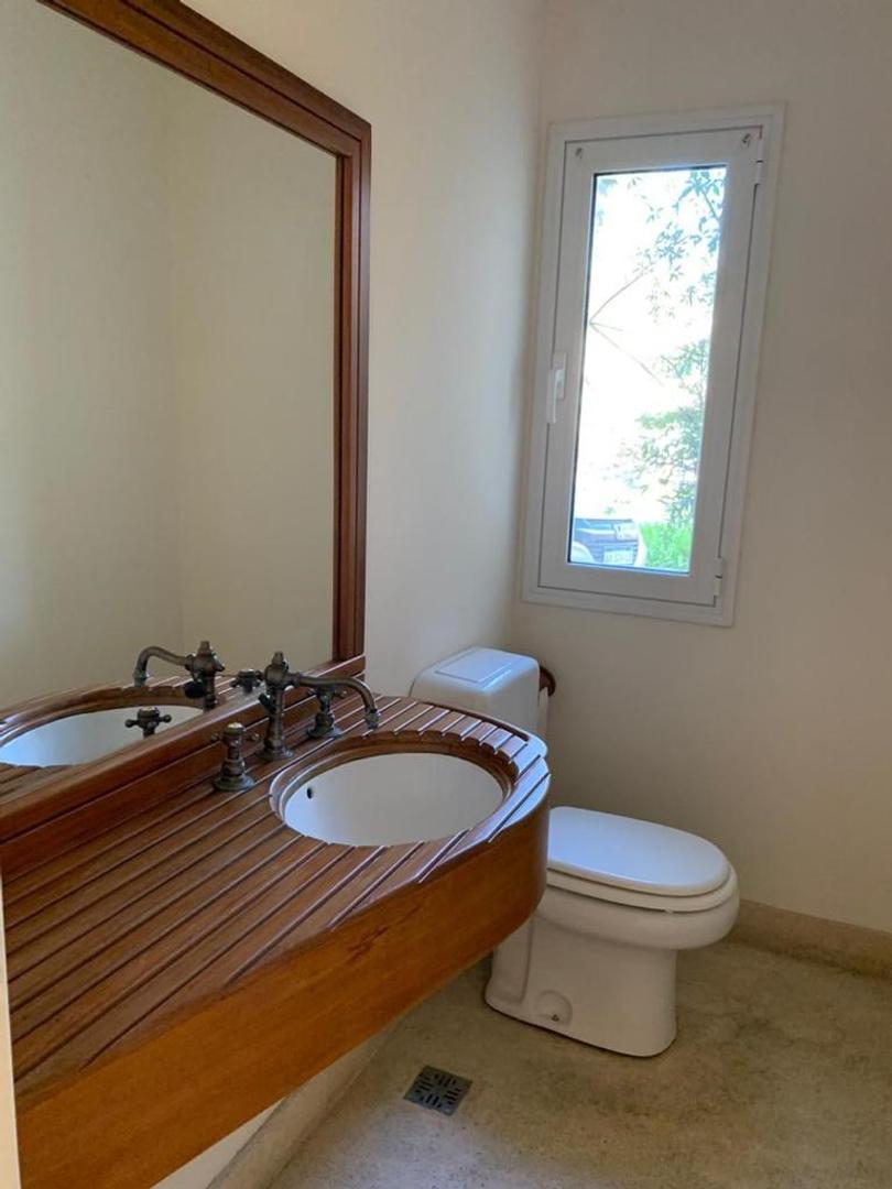 Excelente CASA en venta en La ISLA  Dos suites en PB!